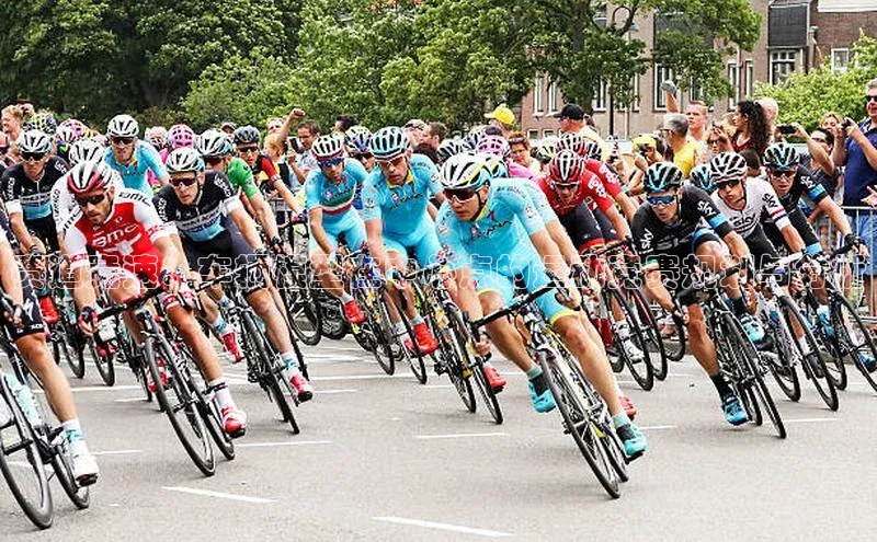 赛道竞速：车辆模型在中心点的运动竞赛规划与分析